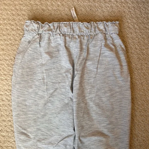 Lululemon Light Gray Joggers - sz10 - Picture 3 of 5